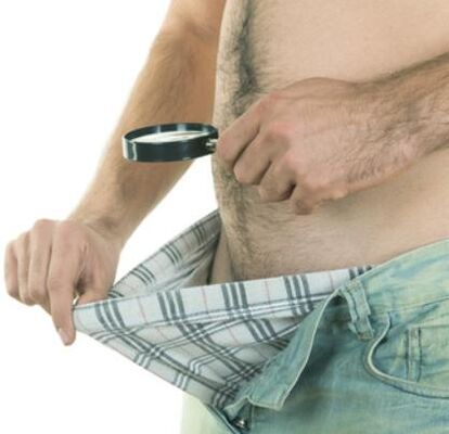 տղամարդը զննում է իր առնանդամը և ցանկանում է մեծացնել այն